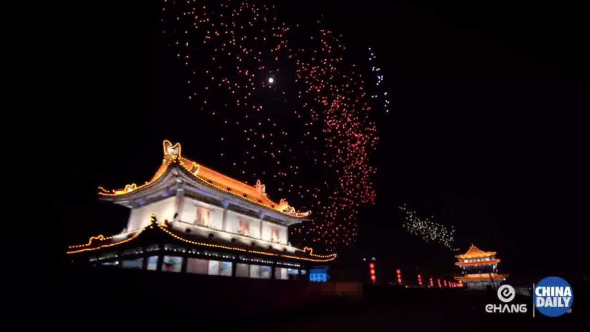 A new Guinness World Record for the Most Unmanned Aerial Vehicles (UAVs) airborne simultaneously was created on April 29 when 1,374 drones hovered above an ancient city wall in Xi'an, Shaanxi province. (Screen shot from chinadaily.com.cn) A new Guinness World Record for the Most Unmanned Aerial Vehicles (UAVs) airborne simultaneously was created on April 29 when 1,374 drones hovered above an ancient city wall in Xi'an, Shaanxi province. (Screen shot from chinadaily.com.cn)