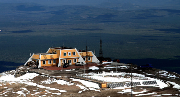 A meteorological observatory is perched high above Jilin province along the DPRK border. (Liu Zhaoming / For China Daily) A meteorological observatory is perched high above Jilin province along the DPRK border. (Liu Zhaoming / For China Daily)