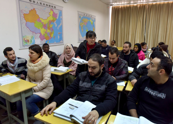 Overseas students take a Chinese language class at Yiwu Commercial and Industrial College in Zhejiang province.  Photo for China Daily/ Overseas students take a Chinese language class at Yiwu Commercial and Industrial College in Zhejiang province.  ZHANG JIANCHENG)