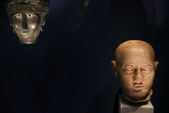 A 21st-century BC head sculpture of a man from Mesopotamia. (Photo by Jiang Dong and Yao Ying/China Daily) A 21st-century BC head sculpture of a man from Mesopotamia. (Photo by Jiang Dong and Yao Ying/China Daily)