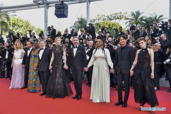 Cate Blanchett (5th L, Front), the jury's president, and jury members attend the screening of Everybody Knows and the opening gala of the 71st Cannes International Film Festival at Palais des Festivals in Cannes, France, on May 8, 2018. (Xinhua/Chen Yichen) Cate Blanchett (5th L, Front), the jury's president, and jury members attend the screening of Everybody Knows and the opening gala of the 71st Cannes International Film Festival at Palais des Festivals in Cannes, France, on May 8, 2018. (Xinhua/Chen Yichen)