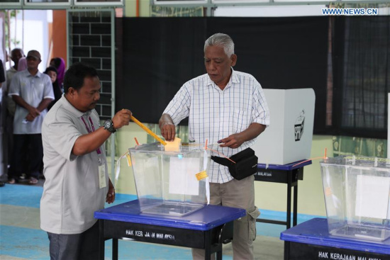 A voter casts ballot at a polling station in Pekan, east Malaysia's Pahang state, May 9, 2018. Malaysia held general elections on Wednesday. (Xinhua/Zhu Wei) A voter casts ballot at a polling station in Pekan, east Malaysia's Pahang state, May 9, 2018. Malaysia held general elections on Wednesday. (Xinhua/Zhu Wei)