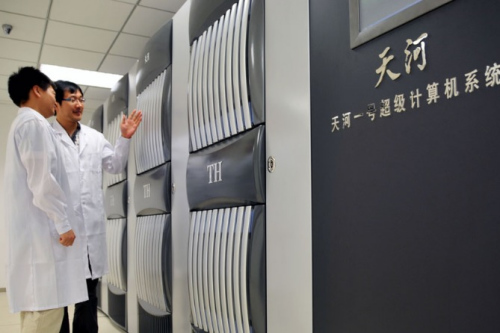 Technology experts check the condition of the Tianhe-1 supercomputer at the National SuperComputer Center in Tianjin. (Photo/Xinhua) Technology experts check the condition of the Tianhe-1 supercomputer at the National SuperComputer Center in Tianjin. (Photo/Xinhua)