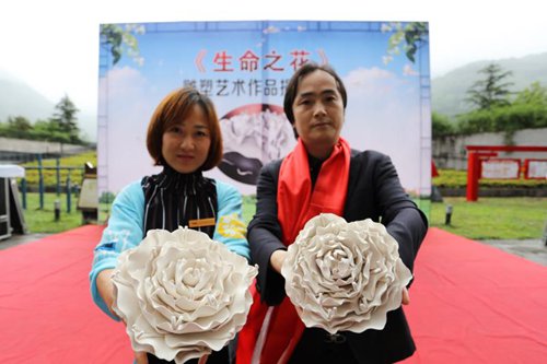 Artist uses ashes of the dead to create artwork commemorating Wenchuan earthquake victims