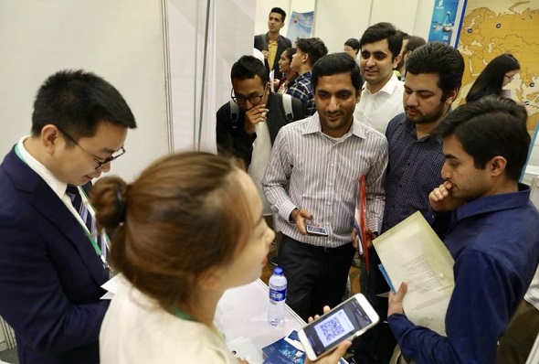 International students search for jobs at the Fifth Career Fair for International Students in China at Peking University, Beijing, on May 12, 2018. (Photo by Zhu Xingxin/China Daily) International students search for jobs at the Fifth Career Fair for International Students in China at Peking University, Beijing, on May 12, 2018. (Photo by Zhu Xingxin/China Daily)