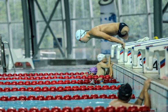 Dai Guohong diving into a swimming pool / Photo courtesy of Dai Guohong Dai Guohong diving into a swimming pool / Photo courtesy of Dai Guohong