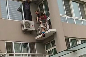 Toddler, caught in midair, survives 5-story fall 