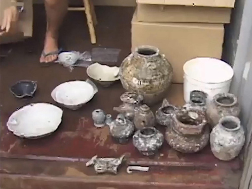 Researchers have discovered that the mystery ship had been carrying thousands of ceramics. /Photo via The Field Museum