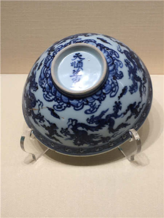 A Ming Dynasty porcelain from the reign of Tianshun is among artifacts at new exhibitions in the Palace Museum in Beijing. (Photo provided to China Daily) A Ming Dynasty porcelain from the reign of Tianshun is among artifacts at new exhibitions in the Palace Museum in Beijing. (Photo provided to China Daily)