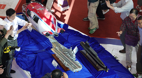 Visitors examine the stand of China National Petroleum Corp at the Exposition on China's Indigenous Brands in Shanghai. (GAO ERQIANG/CHINA DAILY)