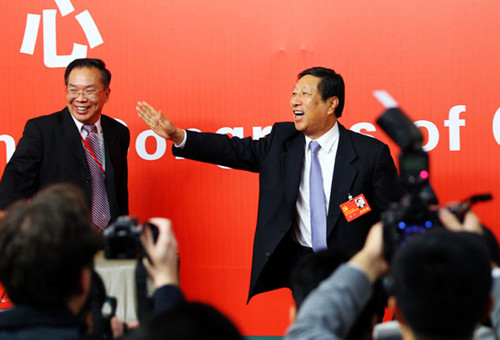 Wang Guoqing (left), vice-minister of the International Communication Office of the CPC Central Committee and Zhang Ping, minister of the National Development and Reform Commission meet the press to announce the latest update on the Chinese economy on Saturday during the 18th National Congress of the Communist Party of China. [Photo by Zou Hong / China Daily]
