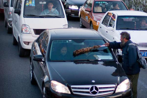 China's Gini coefficient, which is commonly used as a measure of inequality of income or wealth, stood at 0.61 in 2010, much higher than the alarm level of 0.4, a report showed on Sunday.