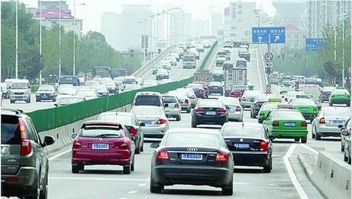 Once crowned the kingdom of bicycles, China is turning more and more into a country of 4 instead of 2 wheels.