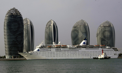 The Henna, the nation's fi rst luxury cruise liner, stops at Sanya Phoenix Island International Port on Saturday. A Chinese company spent hundreds of millions of US dollars buying the boat from an Australian company. [HUANG YIMING / CHINA DAILY]