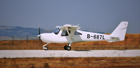 A L162 aircraft during a flight test on March 16, 2013. [Photo / Xinhua] 