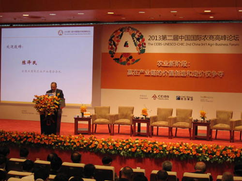 Officials, experts and entrepreneurs in the field of agriculture got together at the 2nd China International Agri-Business Forum organized by CEIBS and UNESCO-CHIC Harmony, which was held in Beijing on May 11, 2013. [Photo by Huang Shuo/chinadaily.com.cn]
