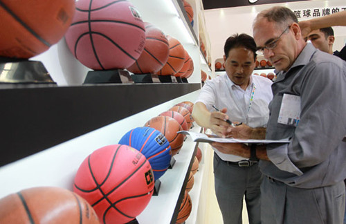 A trader places orders for basketballs at a sports equipment expo in Beijing. Chinas trade with the United States may reach $450 billion in 2013, while its trade value with the European Union is expected to hover around $420 billion. CUI MENG/CHINA DAILY