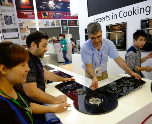 A Turkish company prepares for the Canton Fair. The trade event is held biannually in spring and autumn. It opened on Tuesday in Guangzhou, the capital of Guangdong province. (Photo/China Daily) A Turkish company prepares for the Canton Fair. The trade event is held biannually in spring and autumn. It opened on Tuesday in Guangzhou, the capital of Guangdong province. (Photo/China Daily)