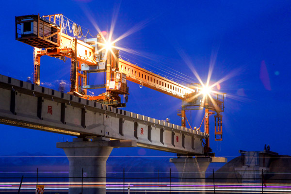 Engineers work at a railway bridge near Hami, Xinjiang Uygur autonomous region, on April 20, 2015. The country's new railway development fund has raised 8.2 billion yuan, while top oil refiner China Petroleum & Chemical Corp has attracted more than 100 billion yuan of private capital to restructure the company's business. (Photo: China Daily/Cai Zengle) Engineers work at a railway bridge near Hami, Xinjiang Uygur autonomous region, on April 20, 2015. The country's new railway development fund has raised 8.2 billion yuan, while top oil refiner China Petroleum & Chemical Corp has attracted more than 100 billion yuan of private capital to restructure the company's business. (Photo: China Daily/Cai Zengle)
