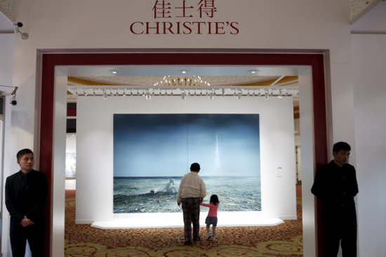 Security guards stand at the doors as people look at Jia Aili's Nameless Days 2 during a media preview of Christie's Shanghai Spring Auction in Shanghai on April 23. (Photo/China Daily) Security guards stand at the doors as people look at Jia Aili's Nameless Days 2 during a media preview of Christie's Shanghai Spring Auction in Shanghai on April 23. (Photo/China Daily)