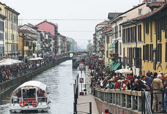 People at the Navigli District, a network of interconnected canals in Milan, northern Italy, on April 26. The Milan Expo opens on May 1. (Photo provided to China Daily) People at the Navigli District, a network of interconnected canals in Milan, northern Italy, on April 26. The Milan Expo opens on May 1. (Photo provided to China Daily)