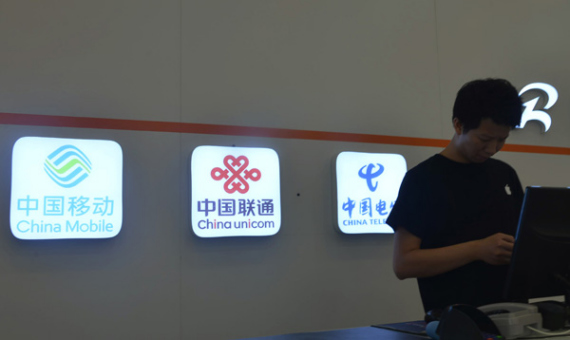 The Big Three telecom carriers' latest moves to reduce rates have not impressed customers. Premier Li Keqiang has recently and repeatedly requested them to provide better services and lower costs. (Photo/China Daily) The Big Three telecom carriers' latest moves to reduce rates have not impressed customers. Premier Li Keqiang has recently and repeatedly requested them to provide better services and lower costs. (Photo/China Daily)
