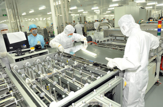 A photovoltaic project of Hanergy Thin Film Power Group in Heyuan, Guangdong province. The company uses specialized technology to create more flexible solar panels. (Photo/China Daily) A photovoltaic project of Hanergy Thin Film Power Group in Heyuan, Guangdong province. The company uses specialized technology to create more flexible solar panels. (Photo/China Daily)