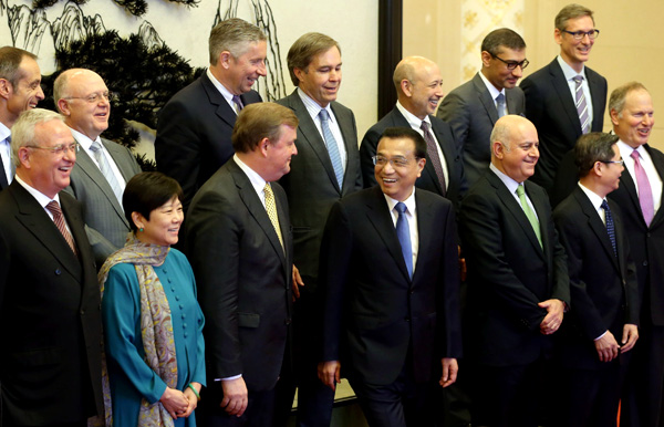 Premier Li Keqiang talks at the Great Hall of the People in Beijing on Tuesday with representatives of the third summit of the Global CEO Council. (Photo by Wu Zhiyi/China Daily) Premier Li Keqiang talks at the Great Hall of the People in Beijing on Tuesday with representatives of the third summit of the Global CEO Council. (Photo by Wu Zhiyi/China Daily)