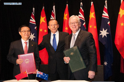China's Commerce Minister Gao Hucheng (L) and Australia's Trade Minister Andrew Robb (R) pose for photos with Australian Prime Minister Tony Abbott after signing the China-Australia Free Trade Agreement at the National Gallery in Canberra June 17, 2015. (Photo: Xinhua/Justin Qian) China's Commerce Minister Gao Hucheng (L) and Australia's Trade Minister Andrew Robb (R) pose for photos with Australian Prime Minister Tony Abbott after signing the China-Australia Free Trade Agreement at the National Gallery in Canberra June 17, 2015. (Photo: Xinhua/Justin Qian)