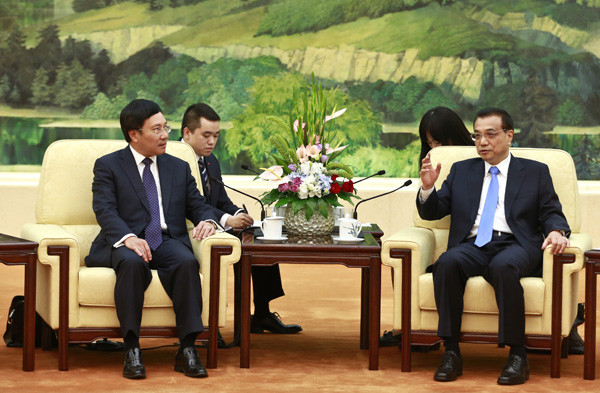 Premier Li Keqiang meets Pham Binh Minh, Vietnam's deputy prime minister and foreign minister, at the Great Hall of the People in Beijing on Thursday. (Photo by FENG YONGBIN/ CHINA DAILY) Premier Li Keqiang meets Pham Binh Minh, Vietnam's deputy prime minister and foreign minister, at the Great Hall of the People in Beijing on Thursday. (Photo by FENG YONGBIN/ CHINA DAILY)