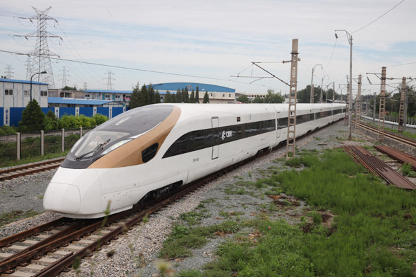 The bullet train, with an operational speed of 350 km/h, will undergo a wide range of tests in Beijing over the next two months. (Photo/Xinhua) The bullet train, with an operational speed of 350 km/h, will undergo a wide range of tests in Beijing over the next two months. (Photo/Xinhua)