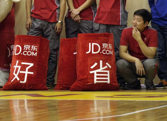 JD.com workers take part in a recent promotional event. (Provided to China Daily) JD.com workers take part in a recent promotional event. (Provided to China Daily)