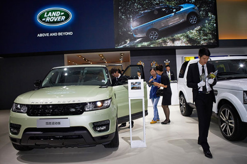 Jaguar Land Rover will use its resources to support dealers and share more profits with them. The China branch denied it plans hundreds of millions of yuan in subsidies. (Photo/China Daily) Jaguar Land Rover will use its resources to support dealers and share more profits with them. The China branch denied it plans hundreds of millions of yuan in subsidies. (Photo/China Daily)