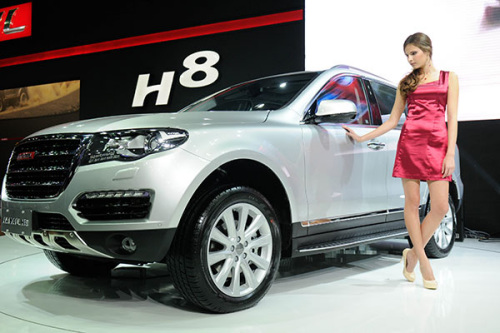A Great Wall H8 at an auto show in Moscow. The company's sales have tumbled in the country due to the rouble's depreciation. (Photo/China Daily) A Great Wall H8 at an auto show in Moscow. The company's sales have tumbled in the country due to the rouble's depreciation. (Photo/China Daily)