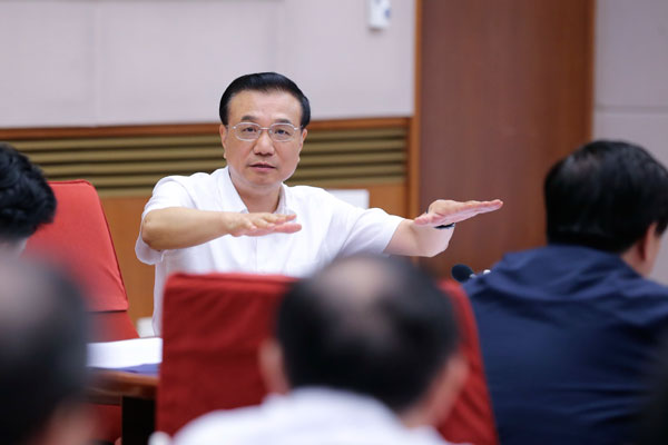 Premier Li Keqiang said China has the means to prevent regional and systemic risks on July 10 at seminar in Beijing. (Photo/China News Service) Premier Li Keqiang said China has the means to prevent regional and systemic risks on July 10 at seminar in Beijing. (Photo/China News Service)