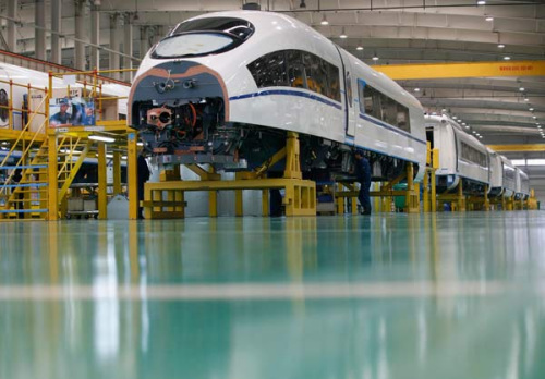 A CRH train that runs on Lanzhou-Urumqi High-Speed Railway stops at Urumqi South Railway Station in Urumqi, Xinjiang Uygur autonomous region, Dec 26, 2014. (Photo/Xinhua) A CRH train that runs on Lanzhou-Urumqi High-Speed Railway stops at Urumqi South Railway Station in Urumqi, Xinjiang Uygur autonomous region, Dec 26, 2014. (Photo/Xinhua)