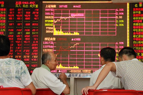 Investors check share prices at a brokerage in Haikou, Hainan province, on Thursday. (Photo/China Daily) Investors check share prices at a brokerage in Haikou, Hainan province, on Thursday. (Photo/China Daily)
