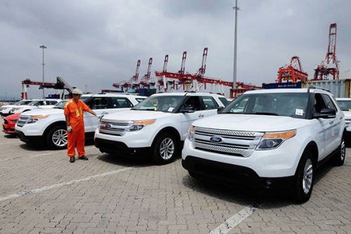 Imported cars at the Port of Qingdao Bonded Area in Shandong province. Despite flagging sales for parallel import cars, the central government is trying to accelerate pilot programs that would allow auto dealers in China to directly import vehicles from foreign production bases. (Photo/China Daily) Imported cars at the Port of Qingdao Bonded Area in Shandong province. Despite flagging sales for parallel import cars, the central government is trying to accelerate pilot programs that would allow auto dealers in China to directly import vehicles from foreign production bases. (Photo/China Daily)