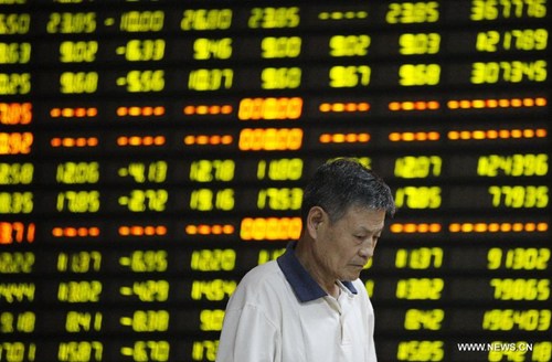 A man pays attention to stock market quotation at a business lobby of a security company in Huaibei, east China's Anhui Province, July 27, 2015. The Shanghai Composite Index dived more than 8 percent Monday, the biggest daily drop since 2007. (Xinhua/Xie Zhengyi) A man pays attention to stock market quotation at a business lobby of a security company in Huaibei, east China's Anhui Province, July 27, 2015. The Shanghai Composite Index dived more than 8 percent Monday, the biggest daily drop since 2007. (Xinhua/Xie Zhengyi)