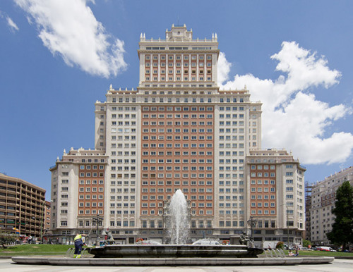 The Espana Building, acquired by Dalian Wanda in June 2014, is a Madrid landmark in the commercial heart of the capital. (Carlos Delgado/China Daily) The Espana Building, acquired by Dalian Wanda in June 2014, is a Madrid landmark in the commercial heart of the capital. (Carlos Delgado/China Daily)