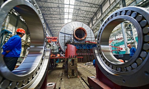 Grinding machines at an assembly line of CITIC Heavy Industries Co Ltd in Luoyang, Henan province. The country's overall machinery manufacturing industry expanded at its slowest pace since 2008, in the first six months of the year.(Huang Zhengwei/China Daily) Grinding machines at an assembly line of CITIC Heavy Industries Co Ltd in Luoyang, Henan province. The country's overall machinery manufacturing industry expanded at its slowest pace since 2008, in the first six months of the year.(Huang Zhengwei/China Daily)