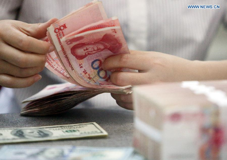 A worker counts Chinese currency Renminbi (RMB) at a bank in Linyi, east China's Shandong Province, Aug. 11, 2015. (Photo: Xinhua/Zhang Chunlei) A worker counts Chinese currency Renminbi (RMB) at a bank in Linyi, east China's Shandong Province, Aug. 11, 2015. (Photo: Xinhua/Zhang Chunlei)