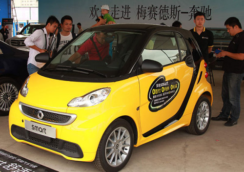 A Mercedes-Benz Smart model on display at an auto show in Haikou, capital of Hainan province, in March. The anti-monopoly regulator has started the drafting of antitrust guidelines for the automobile industry. (Shi Yan/for China Daily) A Mercedes-Benz Smart model on display at an auto show in Haikou, capital of Hainan province, in March. The anti-monopoly regulator has started the drafting of antitrust guidelines for the automobile industry. (Shi Yan/for China Daily)