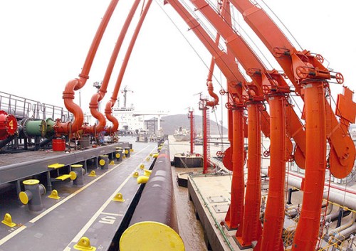 An oil tanker unloads crude at Ningbo port in Ningbo, Zhejiang province. Photo provided to China Daily
