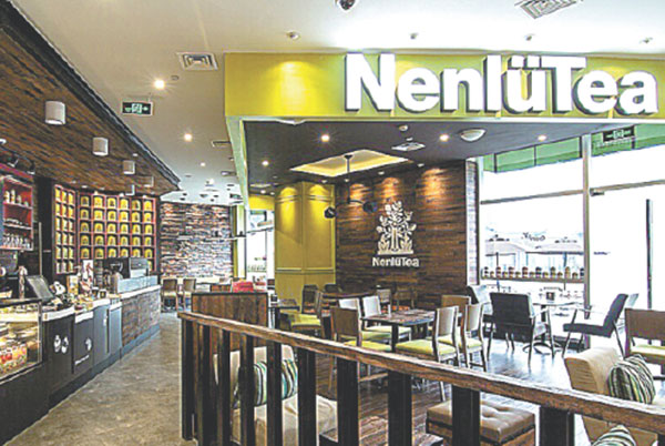 A fashionable NenluTea outlet in Chongqing, where customers sample NenluTea drinks. (Photo/China Daily) A fashionable NenluTea outlet in Chongqing, where customers sample NenluTea drinks. (Photo/China Daily)