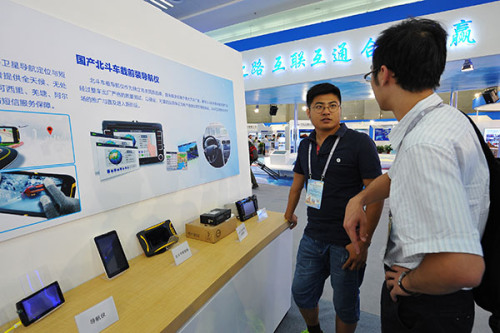 A visitor inquires about the driving navigation devices powered by the Beidou Satellite Navigation System at an expo in Urumqi, Xinjiang Uygur autonomous region. The home-grown system is a challenger to the United States-owned Global Positioning System. (Photo provided to China Daily) A visitor inquires about the driving navigation devices powered by the Beidou Satellite Navigation System at an expo in Urumqi, Xinjiang Uygur autonomous region. The home-grown system is a challenger to the United States-owned Global Positioning System. (Photo provided to China Daily)
