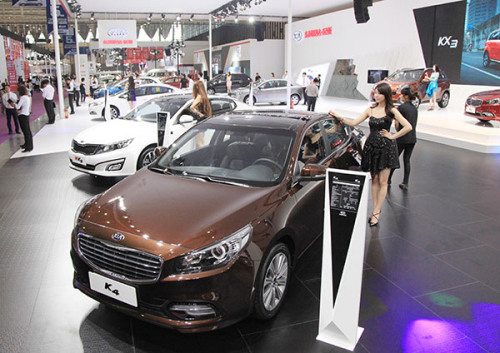 A Kia car at the Nanjing Auto Show. The South Korean car brand saw its sales decrease by 33 percent during the first seven months in China. (Liu Jianhua/For China Daily) A Kia car at the Nanjing Auto Show. The South Korean car brand saw its sales decrease by 33 percent during the first seven months in China. (Liu Jianhua/For China Daily)