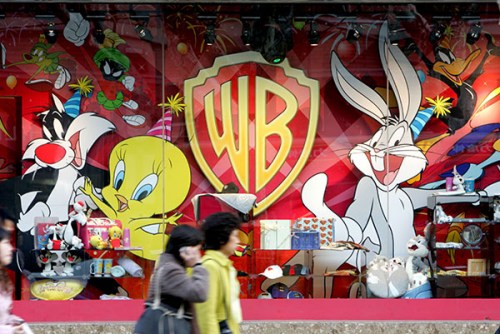 Warner forms China tie-up Pedestrians walk past a Warner Brothers studio in Shanghai. The US company is in talks to partner with China Media Capital to develop Chineselanguage films. (Photo provided to China Daily) Warner forms China tie-up Pedestrians walk past a Warner Brothers studio in Shanghai. The US company is in talks to partner with China Media Capital to develop Chineselanguage films. (Photo provided to China Daily)