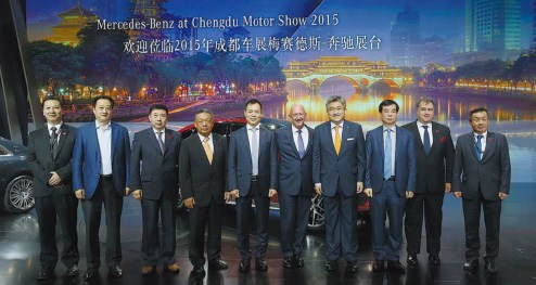 Mercedes-Benz executives and dealer partners at the Chengdu Motor Show on Friday. (Photo provided to China Daily) Mercedes-Benz executives and dealer partners at the Chengdu Motor Show on Friday. (Photo provided to China Daily)