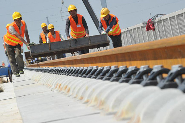 China Railway Erju Co Ltd's workers construct a railway project in Yuncheng, Shanxi province. (Photo/Xinhua) China Railway Erju Co Ltd's workers construct a railway project in Yuncheng, Shanxi province. (Photo/Xinhua)
